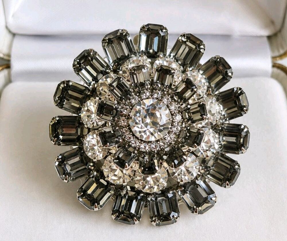 Signed WEISS Smoky Gray & Clear Rhinestone Starburst Brooch Silver Tone Vintage